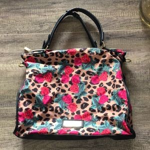 👜Betsy Johnson Slouch Bag👜